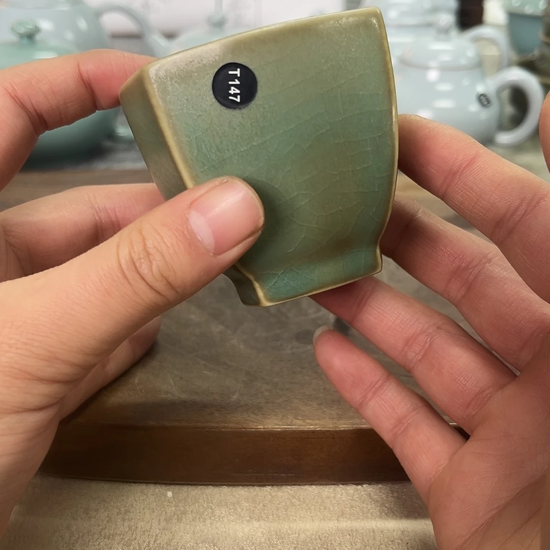 杯仿古老绿釉，微瑕。。。