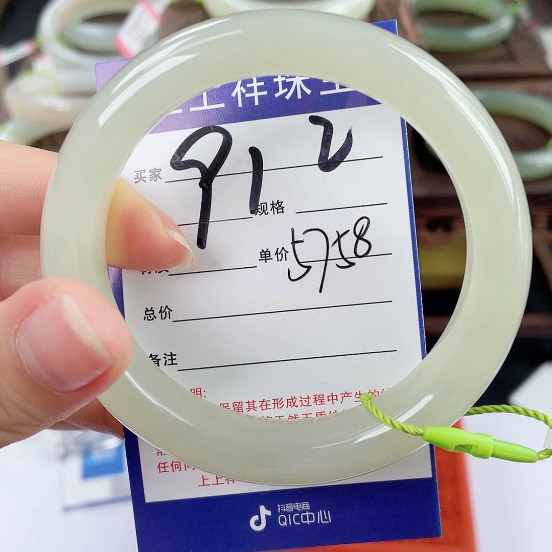 和田玉手镯未镶嵌