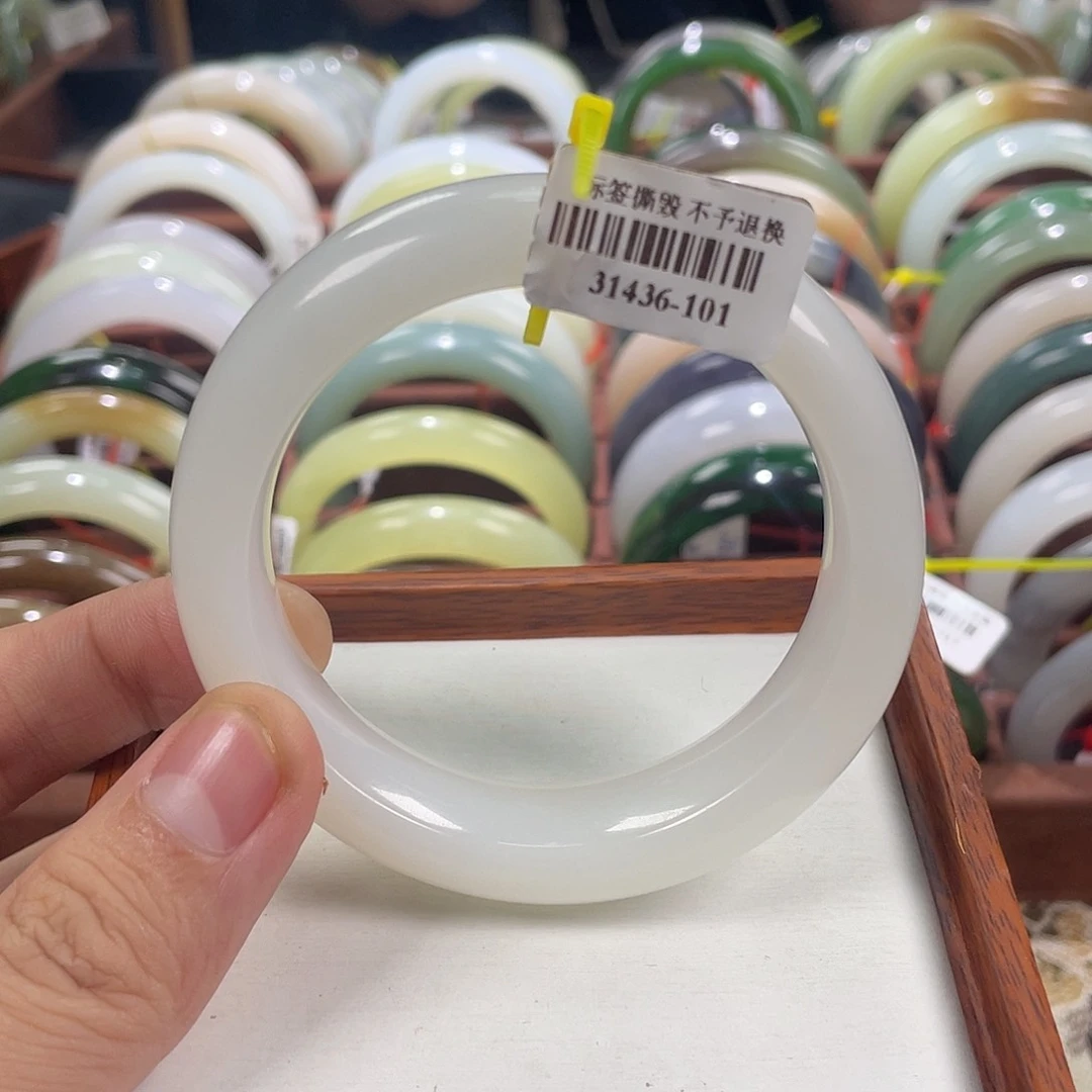 【闪购商品】和田玉手镯未镶嵌郑*形59