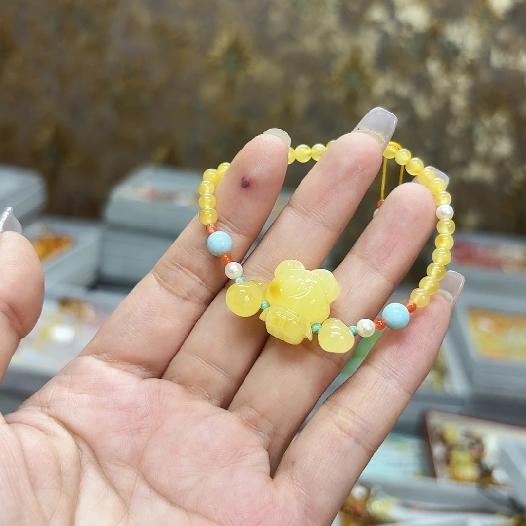 琥珀未镶嵌颈饰琥珀