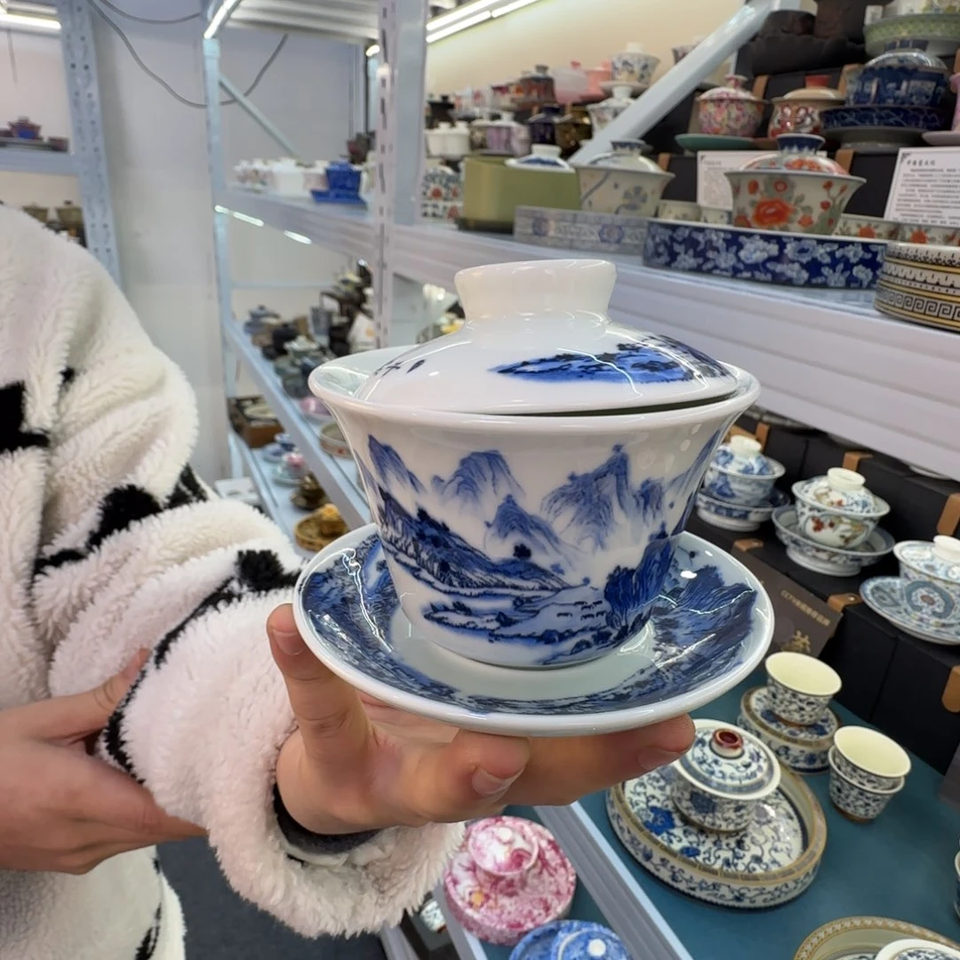 这些盖碗很漂亮我很喜欢！！