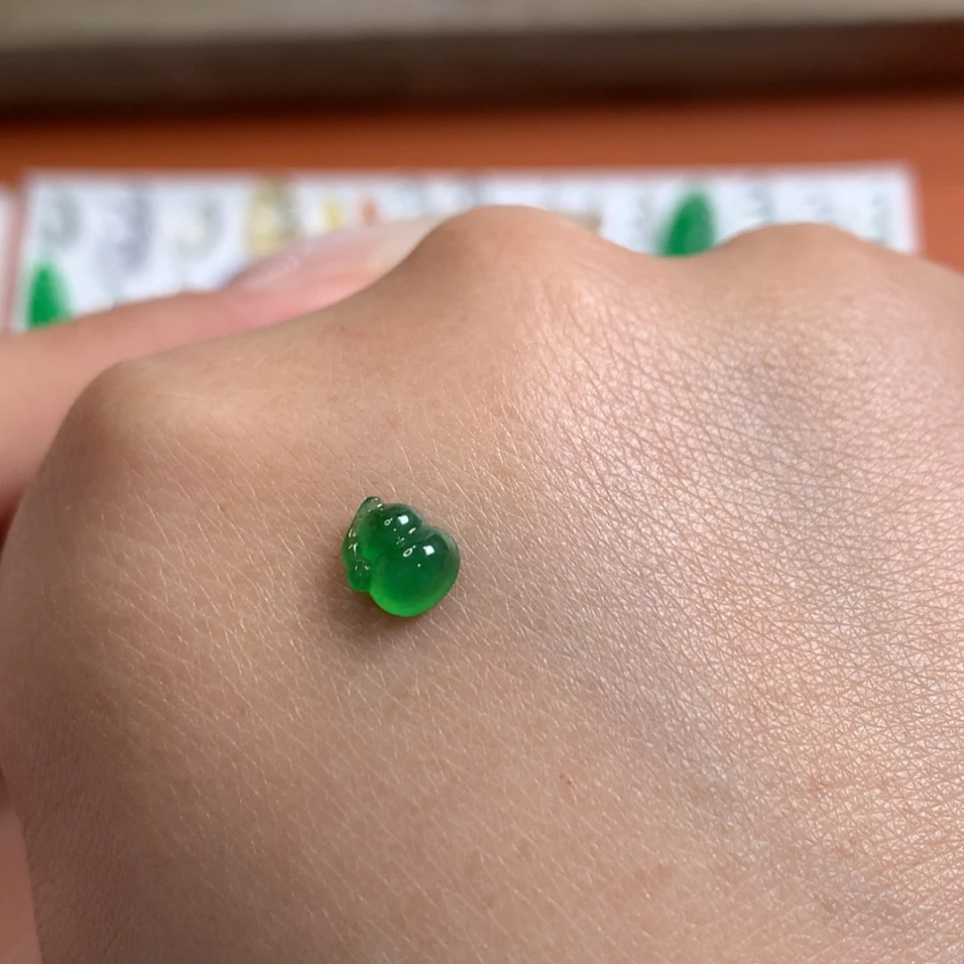 翡翠未镶嵌颈饰高马尾绿葫芦