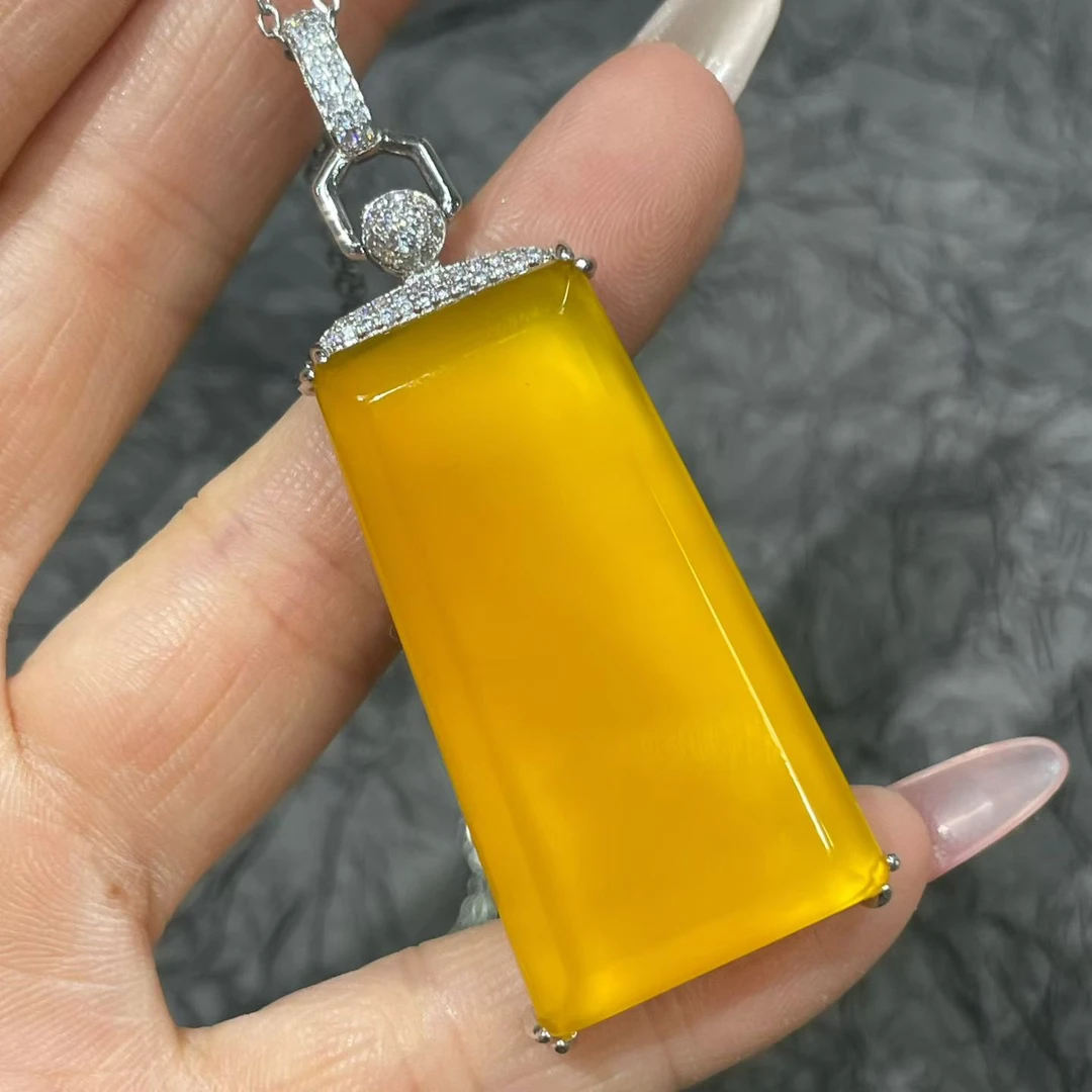 正品天然玉髓黄色简镶款无事牌吊坠