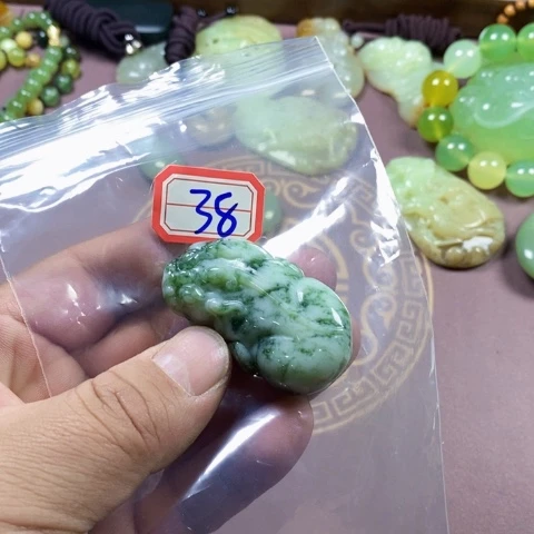 未镶嵌蛇纹石玉颈饰