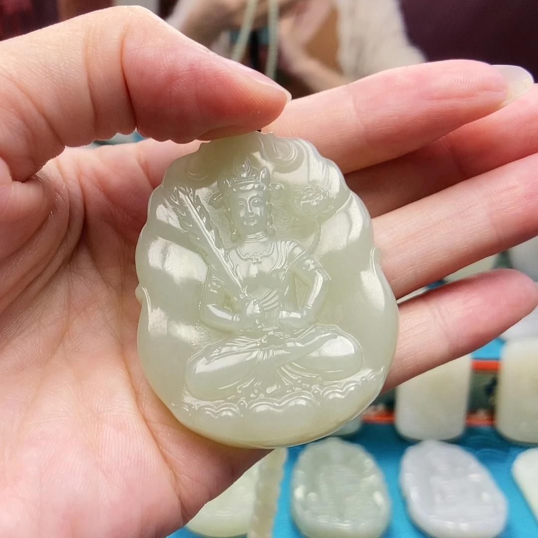 和田玉未镶嵌颈饰菲