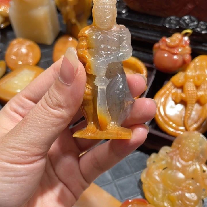 颈饰未镶嵌石英质玉