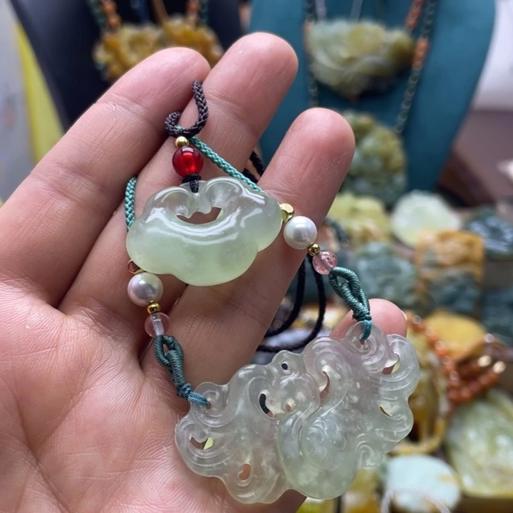 蛇纹石玉合金颈饰