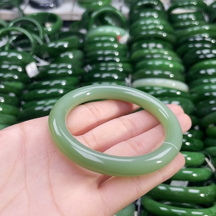 未镶嵌手镯和田玉（碧玉）