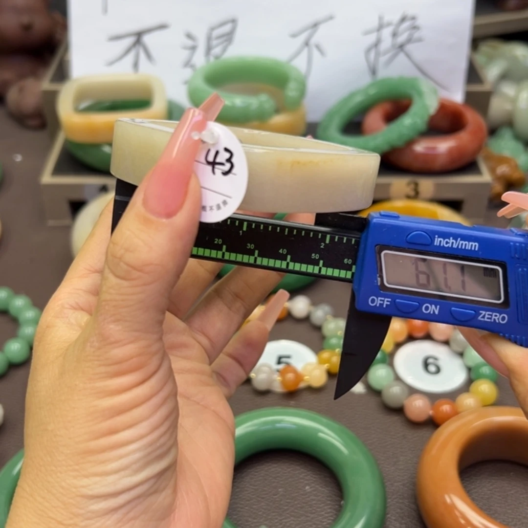 未镶嵌手镯石英岩玉