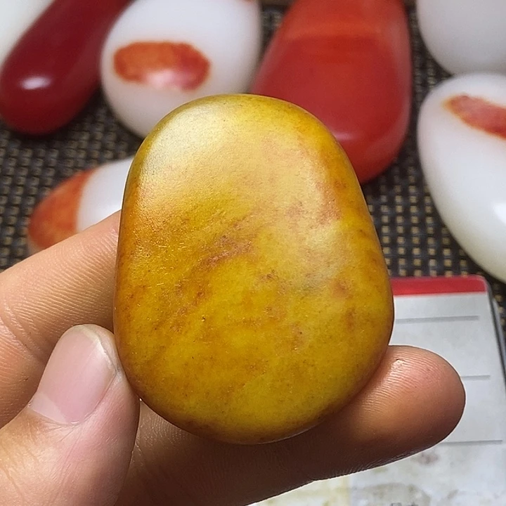 和田玉未镶嵌把件