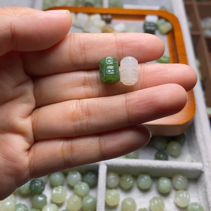 温***旋颈饰未镶嵌和田玉