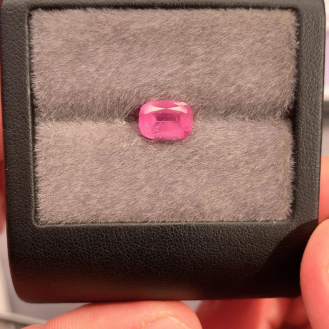 尖晶石裸石2.56/15360