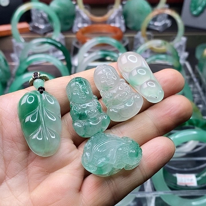 石英质玉颈饰未镶嵌?*心