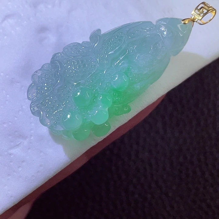 翡翠18K金镶嵌颈饰翡翠