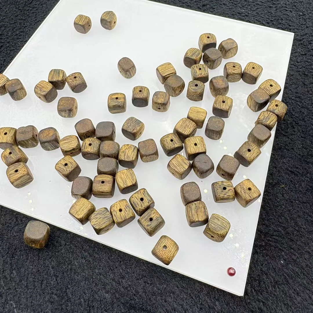 「戴琴珠宝」DQ1293-2粒8mm左右方块配石榴石（多样性发其一）