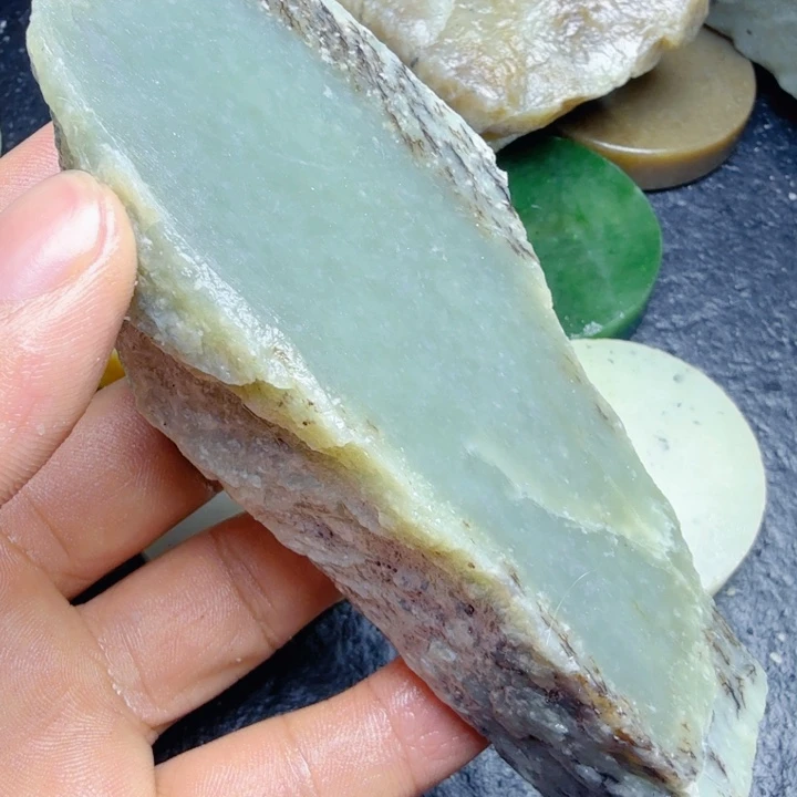 和田玉（糖玉）未镶嵌珠宝奇石