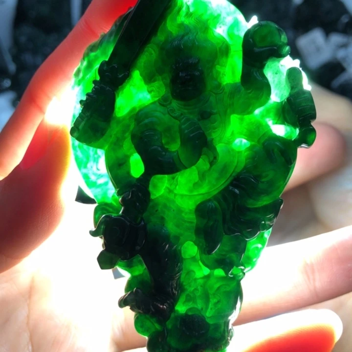 定制翡翠未镶嵌三头六臂不动明王