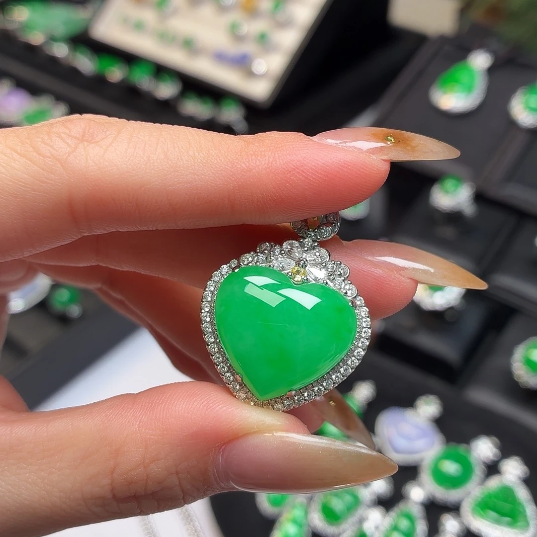 翡翠18K金镶嵌颈饰011心形