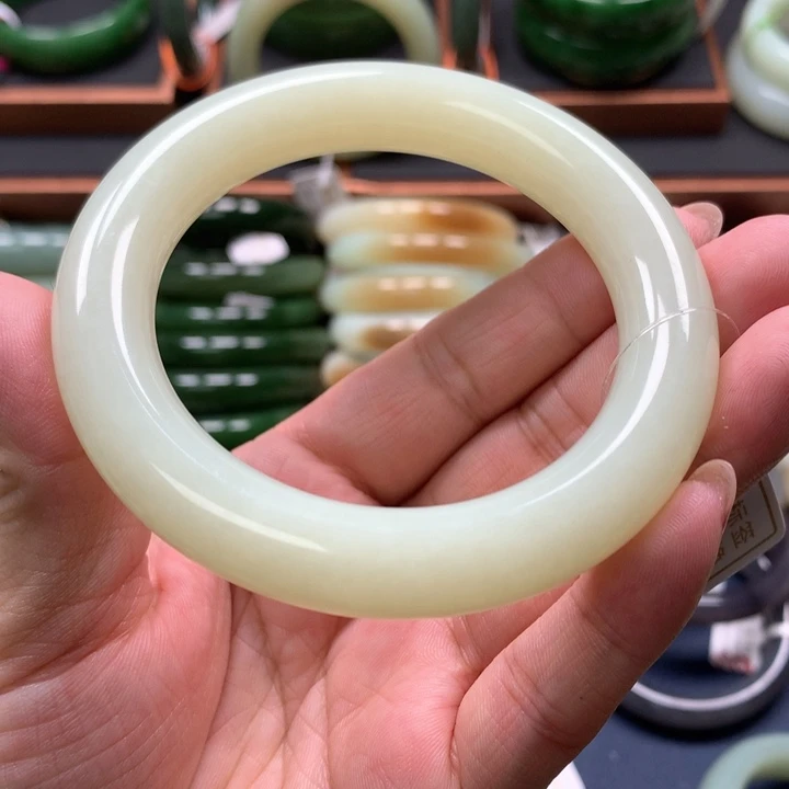 【闪购商品】未镶嵌手镯和田玉