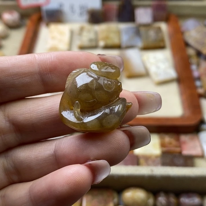 颈饰合金石英岩玉