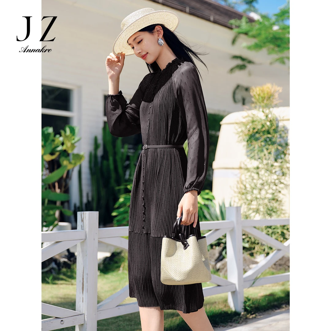玖姿安娜蔻JTEQ50028压褶剪花连肩袖小黑裙连衣裙女2024秋季新款
