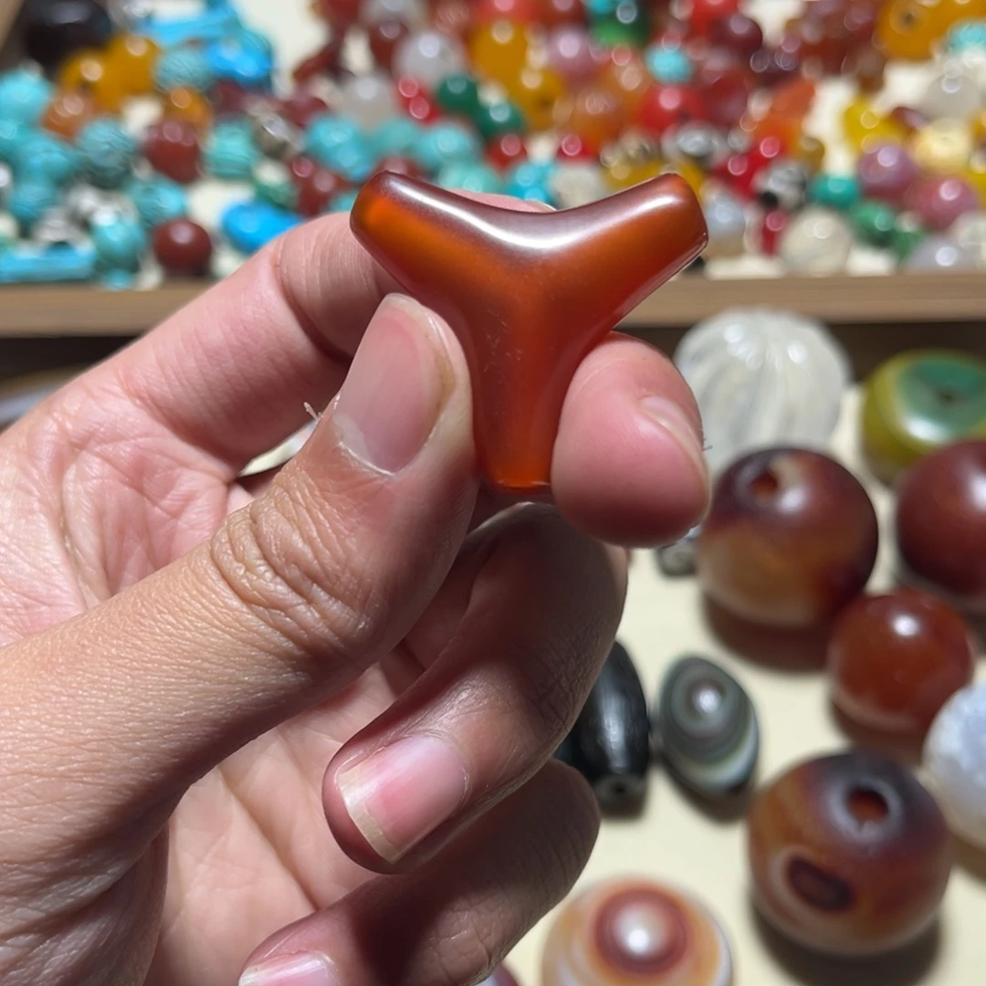 玛瑙/玉髓未镶嵌珠宝奇石三通