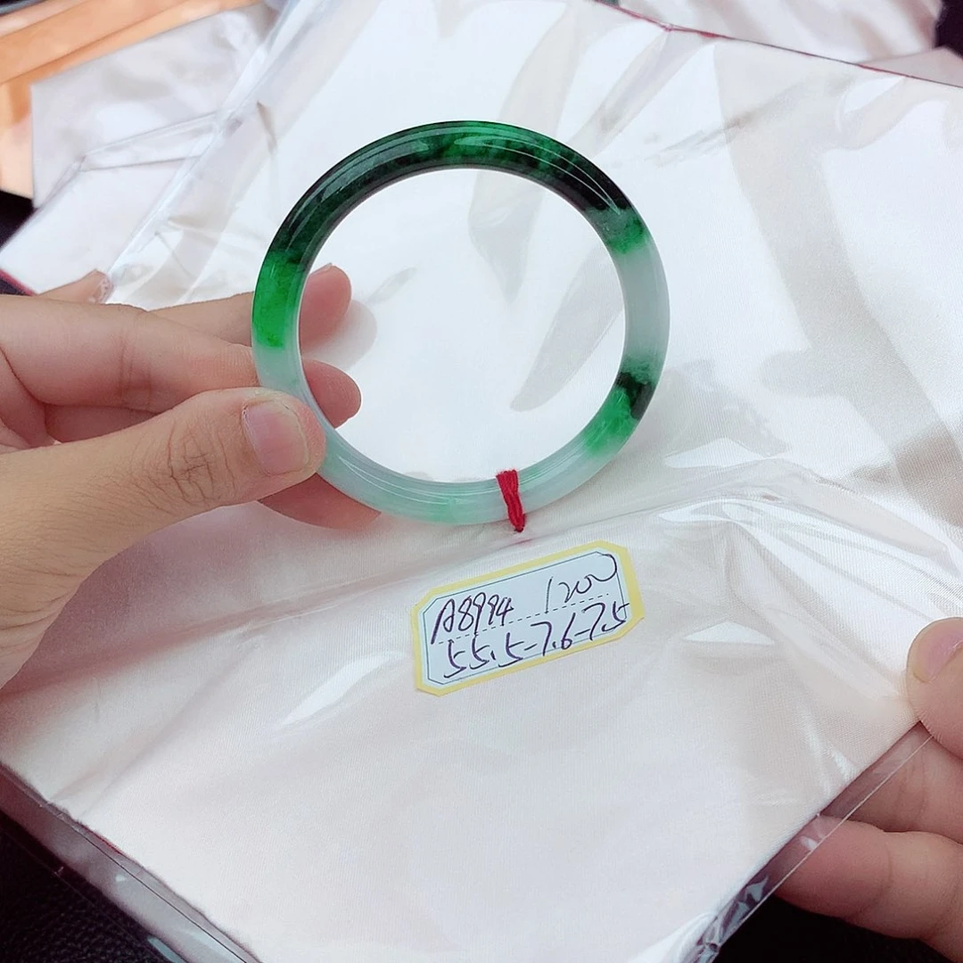 翡翠手镯未镶嵌翡翠