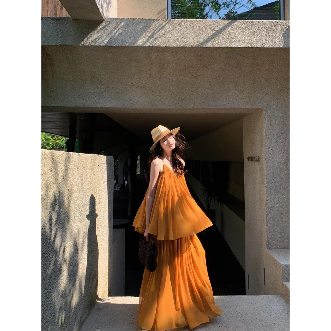 海岛度假风绝美氛围感长裙套装女姜黄色露背吊带大摆半身裙两件套