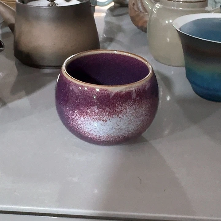 主人杯一个，瓷。。品茗