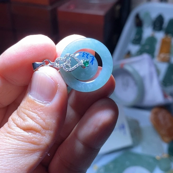 翡翠颈饰未镶嵌好