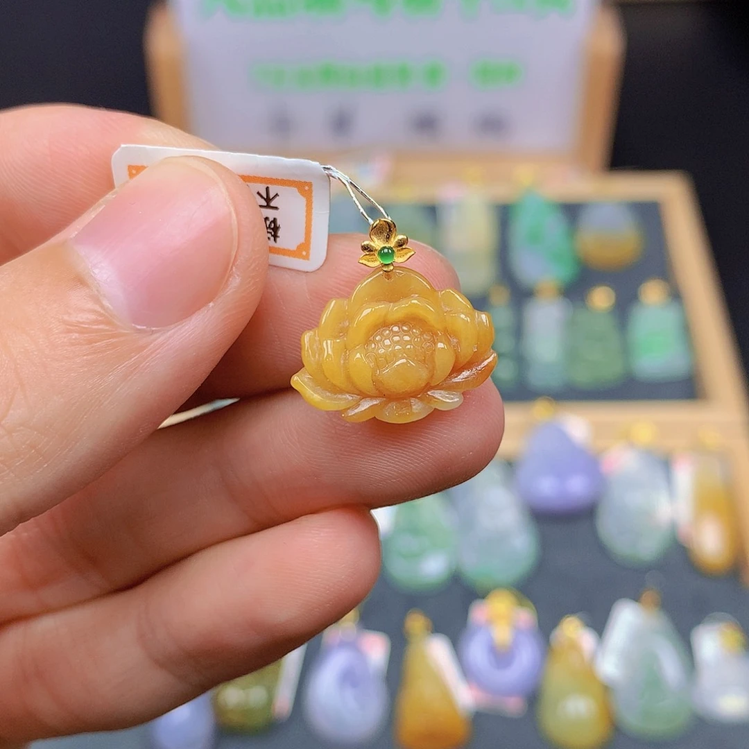 翡翠18K金镶嵌颈饰翡翠