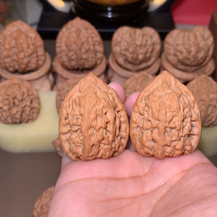 文玩核桃把件苍龙鸡心