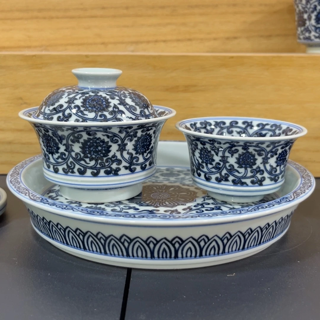 满绘双钩线青花缠枝莲