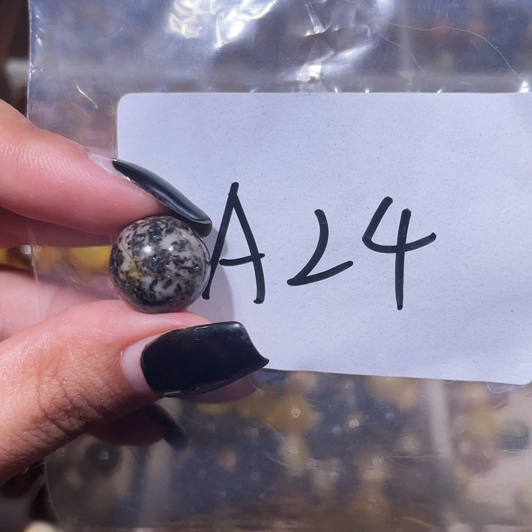 未镶嵌琥珀裸石13.9福利