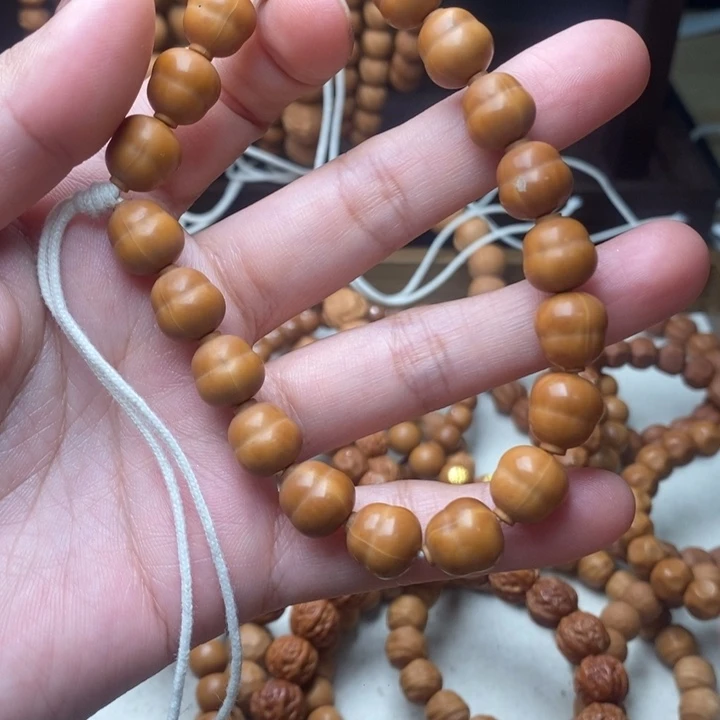 吊坠猴头核桃漏眼，黑点，油点。胡