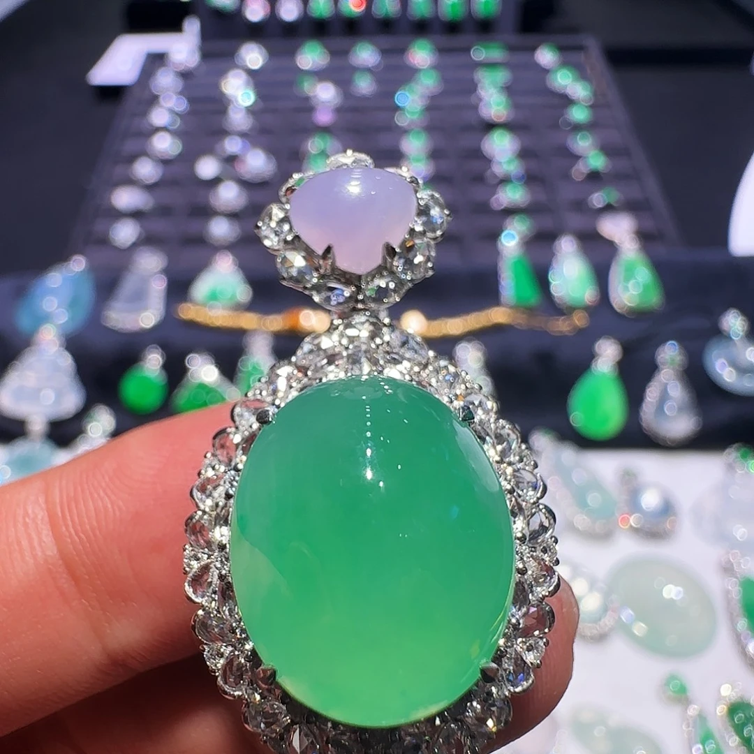 翡翠18K金镶嵌颈饰