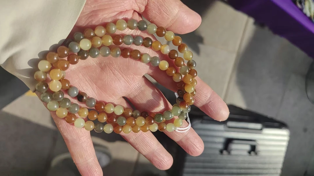 和田玉新疆料楼兰三色卡6尺寸，长链