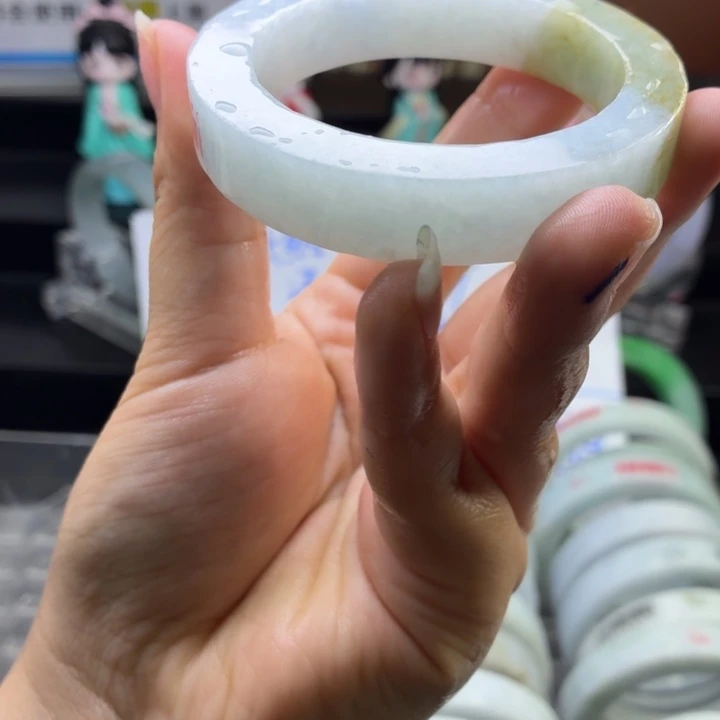 洛***米未镶嵌缅A翡翠定制翡翠多样性