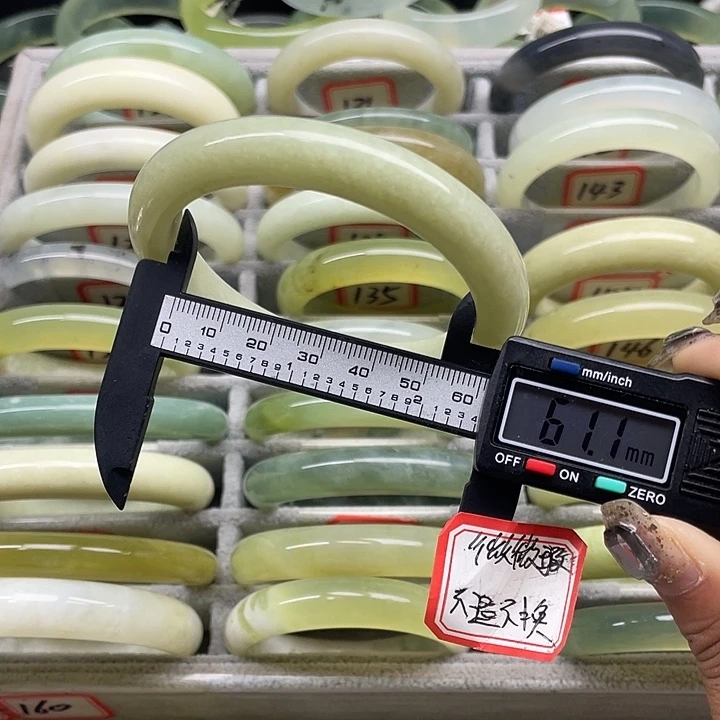 蛇纹石玉未镶嵌手镯144