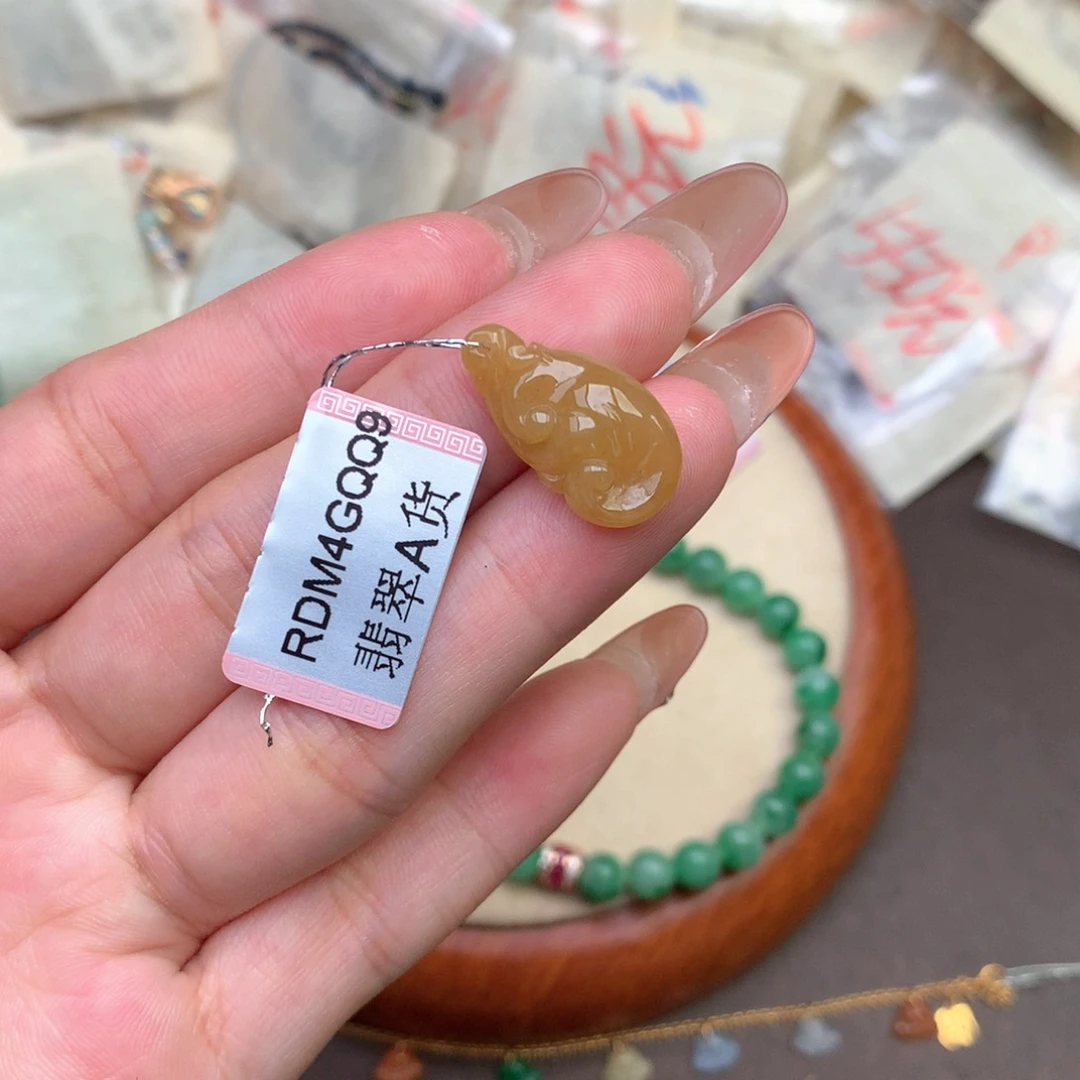翡翠未镶嵌挂件一