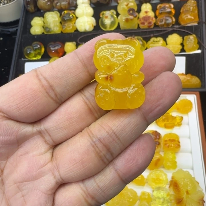 琥珀未镶嵌颈饰苹果小熊
