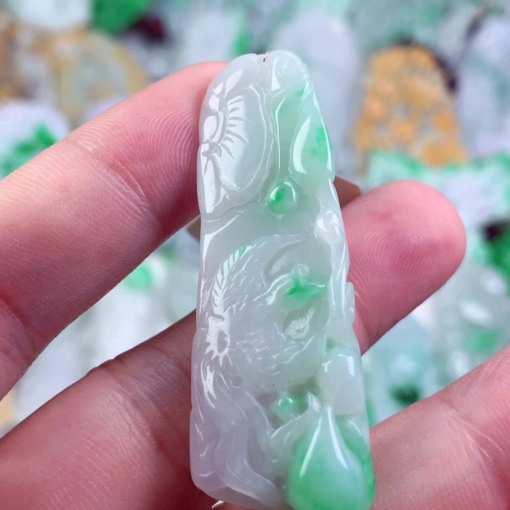 吊坠(不含链)未镶嵌翡翠