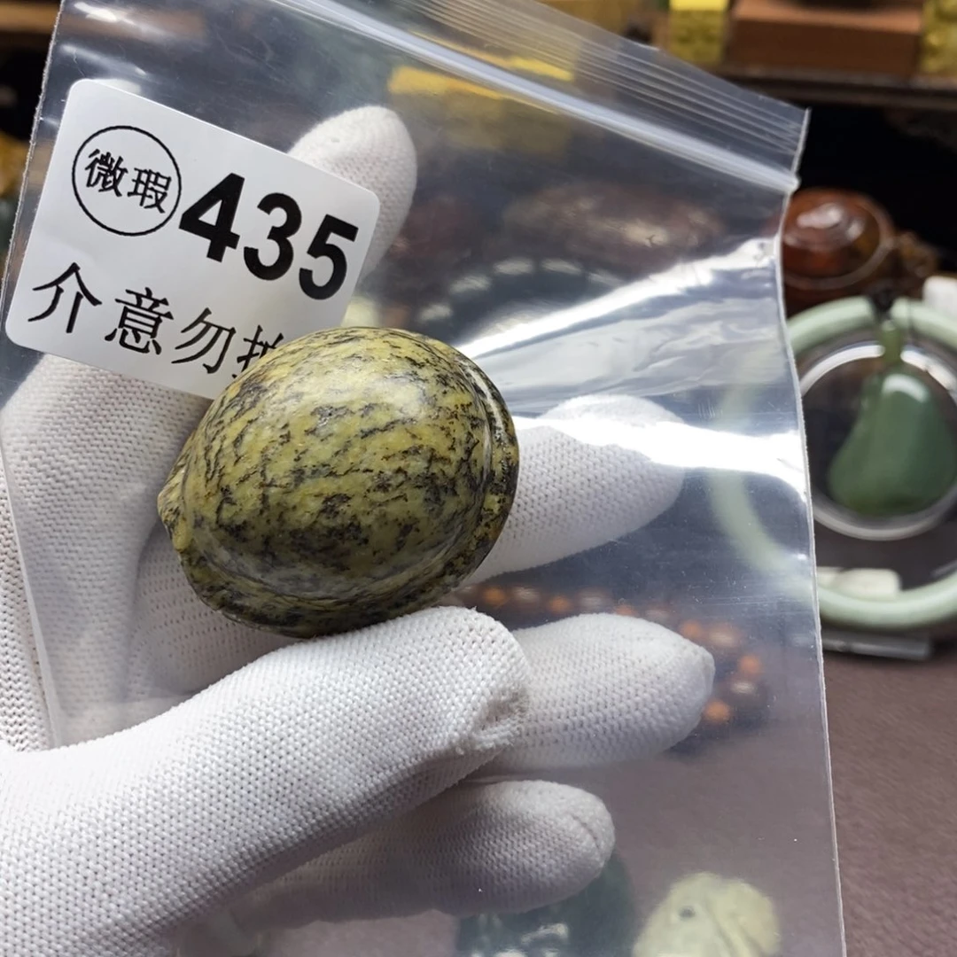 未镶嵌岫岩河磨玉（透闪石质玉）把件