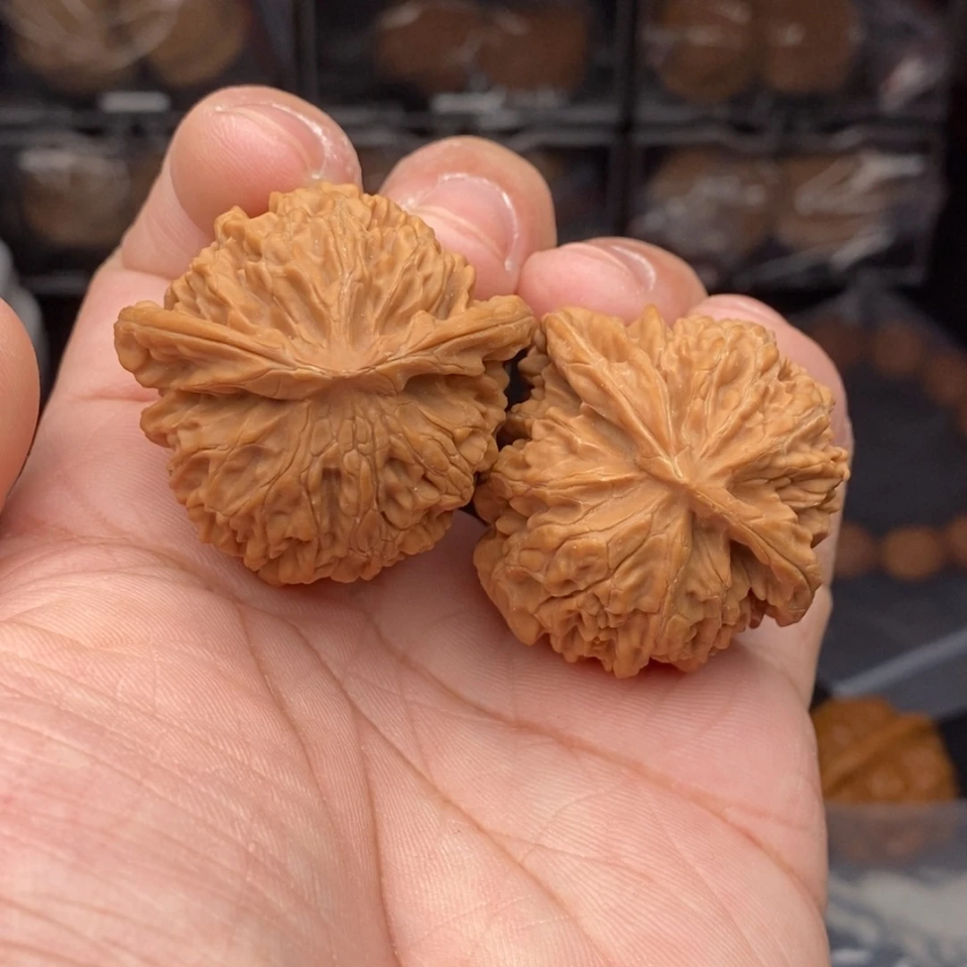 核桃把件 宫灯异形兔耳朵