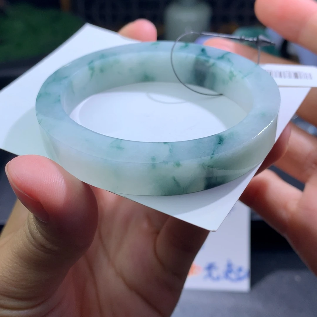 未镶嵌翡翠手镯定制翡翠