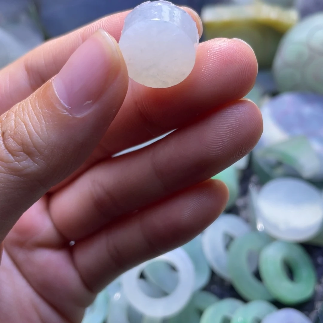 定制翡翠未镶嵌扣子