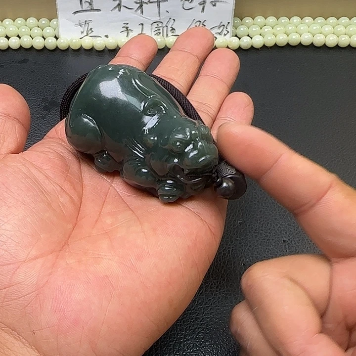 和田玉未镶嵌把件