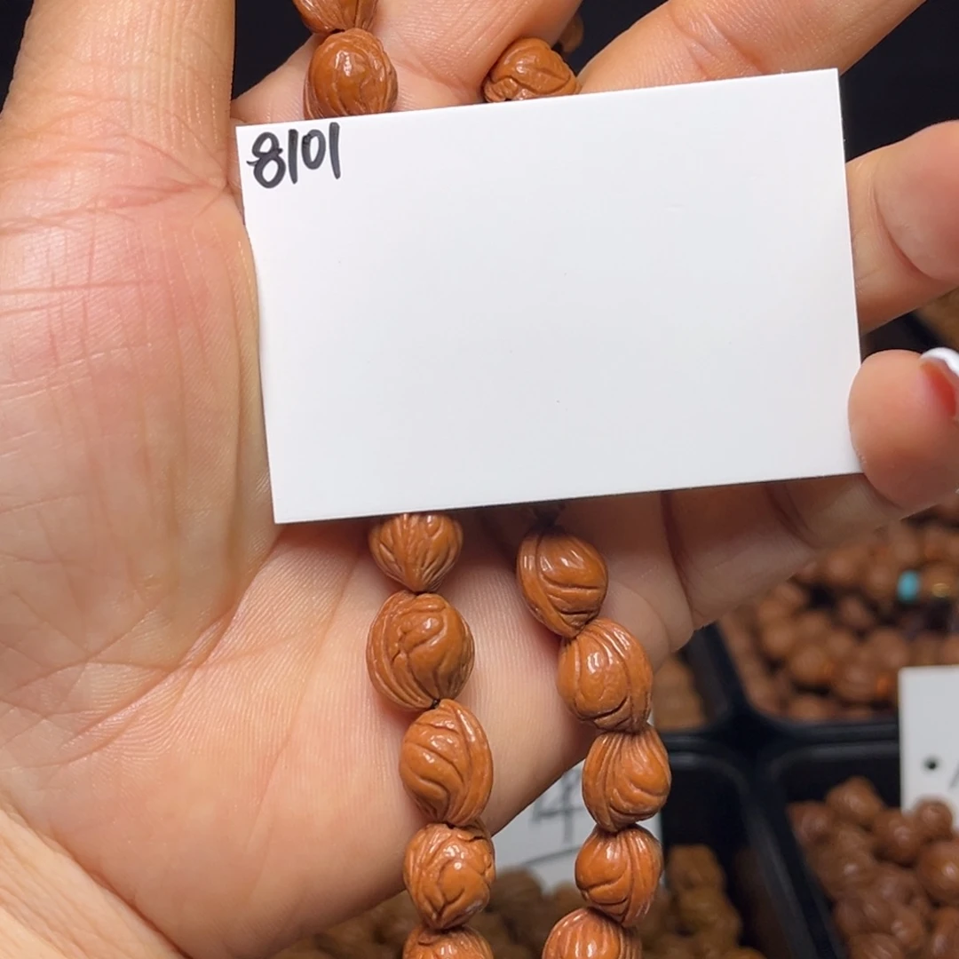 谭***）手串桃核小龙纹10左右手持