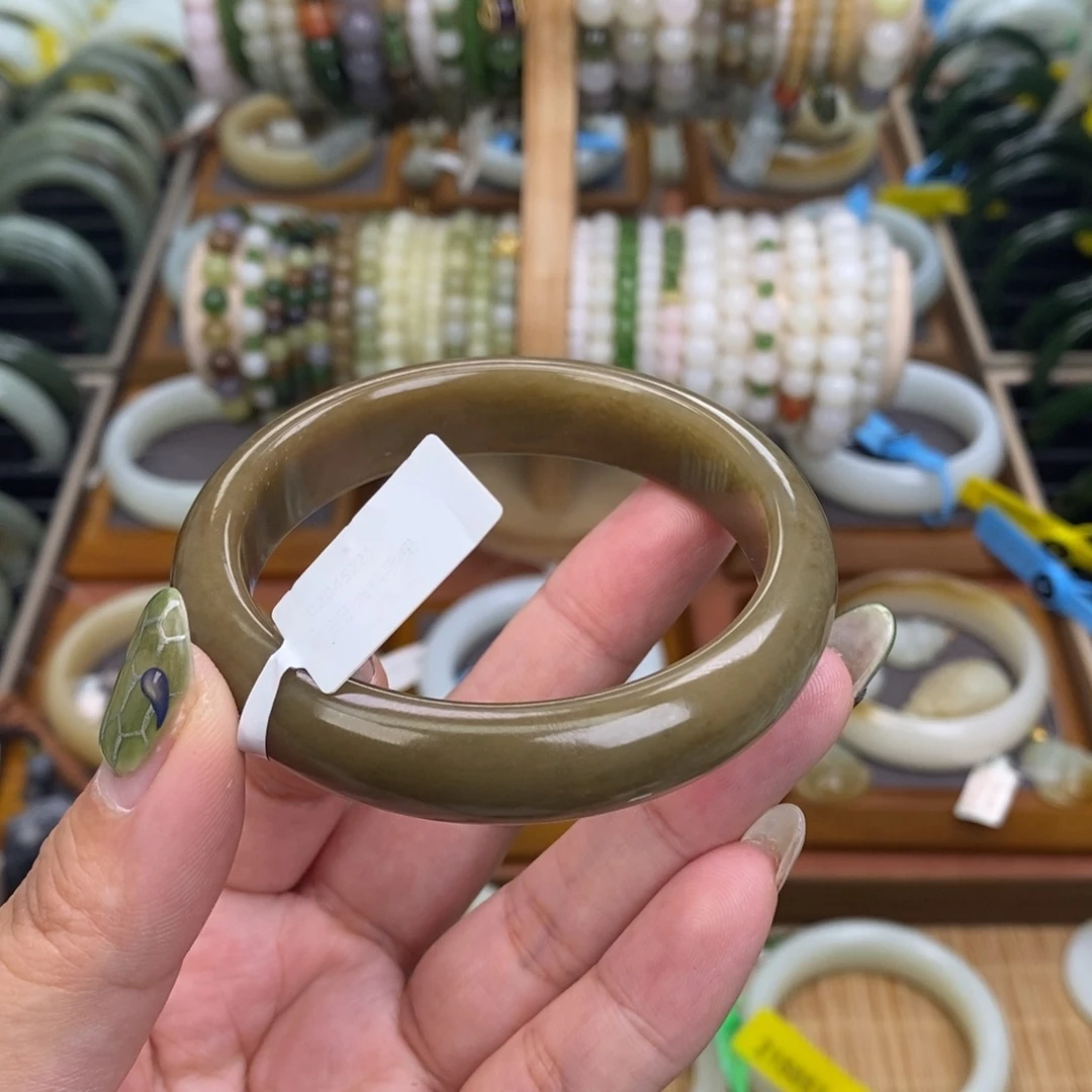 和田玉未镶嵌手镯