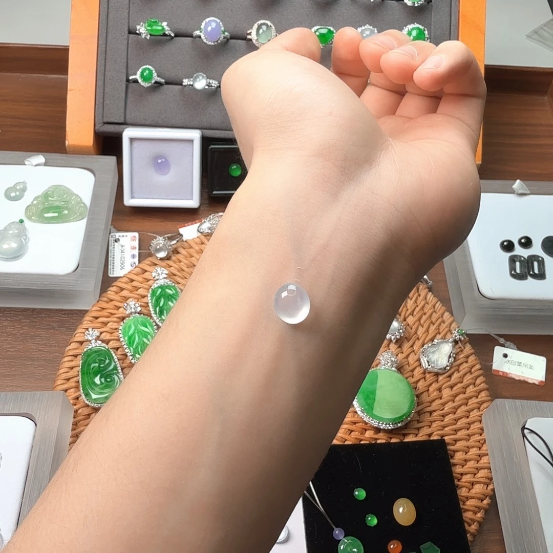 翡翠未镶嵌颈饰卡10.6白冰蛋面